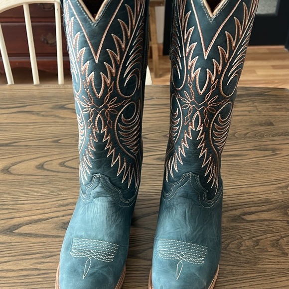 Leather Circle G by Corral Western Cowboy Boots - Worn once - Picture 4 of 5